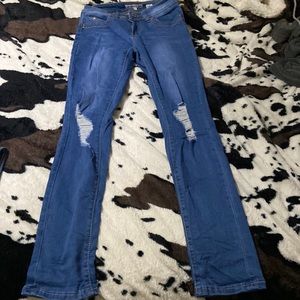 Good condition YMI mid rise skinny jeans.